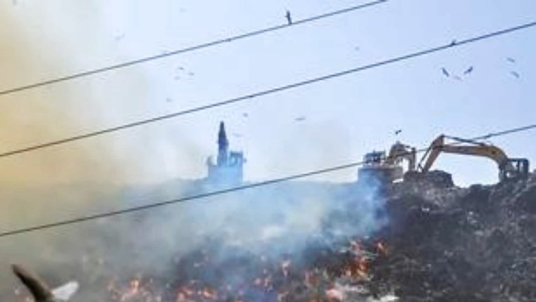 Massive Fire Breaks Out at Ghazipur Landfill Site; Delhi Environment Minister Gopal Rai Demands Report