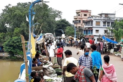 With Entire Ghatal City Under Water, Bridge Becomes New Market Place for Locals
