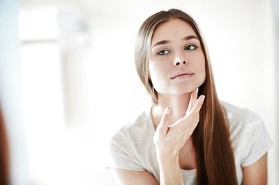 Barefaced Beauty Look Is Back In The Spotlight