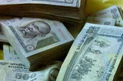 Govt to pump in Rs 300,000 crore to boost economy
