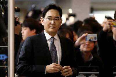 Samsung Chief Jay Lee Arrives for Hearing on Arrest Warrant