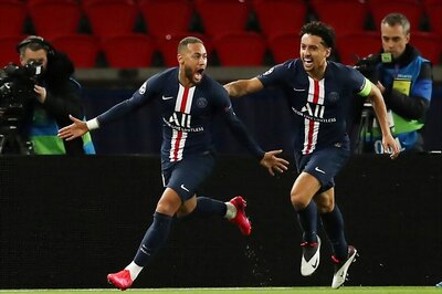 Neymar Leads PSG into Champions League Quarters as Banned Fans Gather Outside Stadium