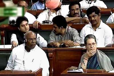 Sonia Gandhi struggles to free her shawl from the clutches of purse