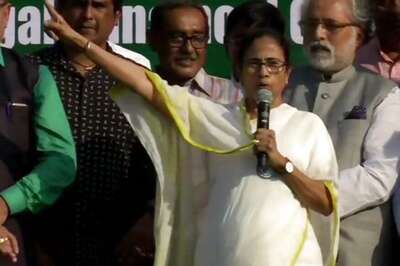 Mamata Criticises Shooting Incidents in Delhi, Attack on Rape Victims' Kin in UP