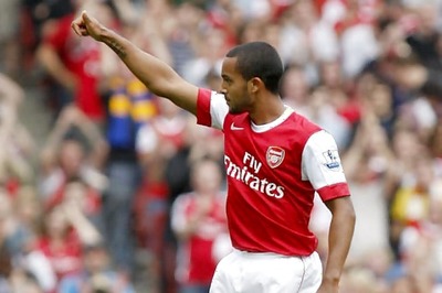 Wenger optimistic over Walcott's Arsenal future