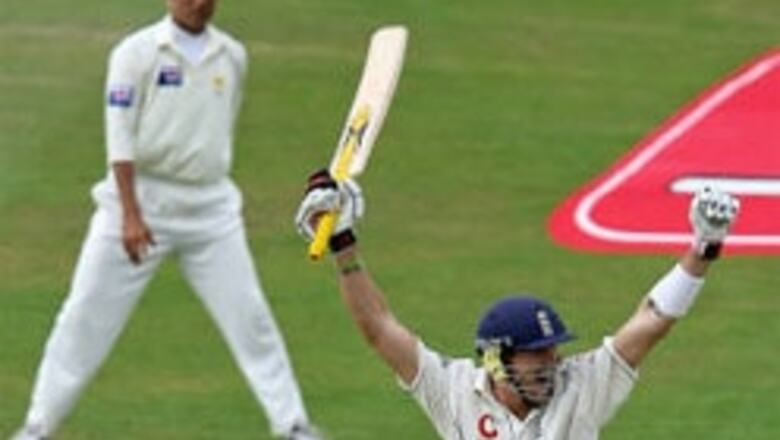 Pietersen, England sail; Pak flutter