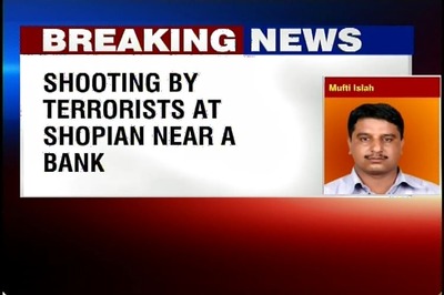 J&K: Terrorists open fire at a police officer in Shopian district