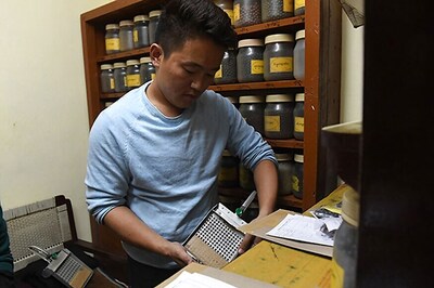 Tibetan Medicine Sowa-Rigpa Lures Patients Seeking Drug-Free Cures