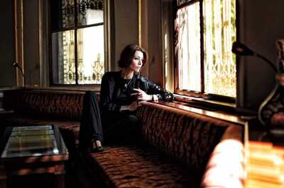 JLF2022: Elif Shafak Says Writers Have To Ask Political Questions, But The Answer Has To Be Left For Readers To Decide