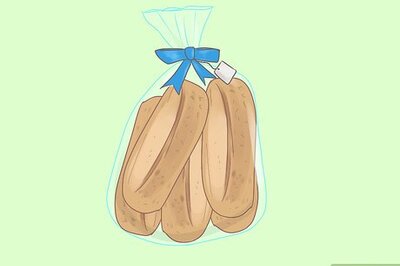 How to Set a Table for a Bake Sale