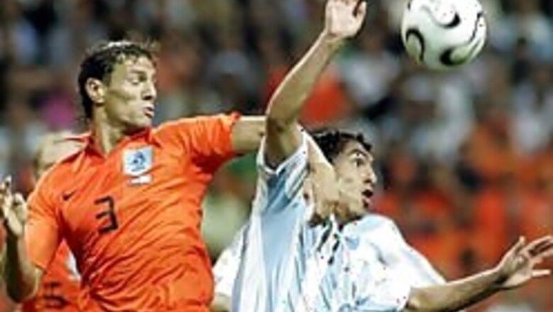 Argentina draw with Dutch, top group