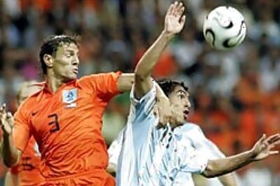 Argentina draw with Dutch, top group