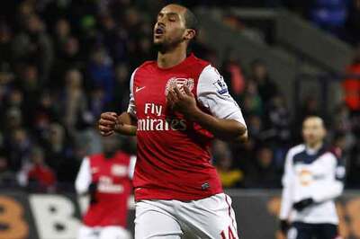 Walcott to follow RVP, Song out of Arsenal?