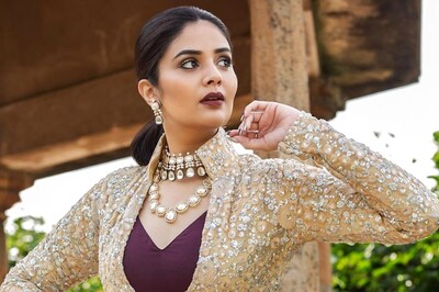 Actress-Host Sreemukhi Looks Gorgeous In Her Latest Three-Piece Suit