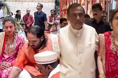 Ambani Family Seeks Ganpati Bappa's Blessings, Anant Ambani Offers Prayers With Radhika Merchant By His Side | Watch