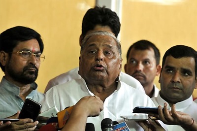 Mulayam Dubs PM Modi as 'Thug', Accuses Him of Befooling People