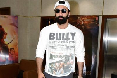 Ranbir Kapoor Rocks Summer Staples In The Classic White Tee-Grey Tracks Combo as He Steps Out; Watch