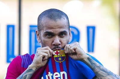 Dani Alves Receives Rousing Reception During Presentation as Barcelona Player for the 2nd Time