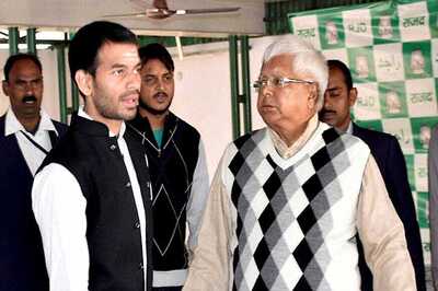 Lalu's Son Wants No Entry Board for ‘Uncle’ Nitish, JD(U) Has a Witty Reply
