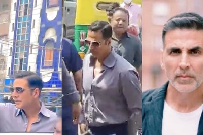 Akshay Kumar Shoots For His Next At Delhi's Jama Masjid, Greets Fans; Video Goes Viral