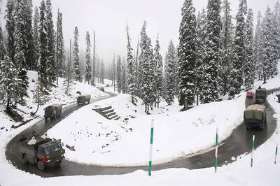 Heavy Snowfall in J&K, Uttarakhand, Himachal; Avalanche Warning in 4 Kashmir Districts