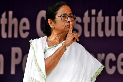 BJP Leader Gifts 'Ram Naam Mantra' to Mamata, Requests Her to Chant it to Keep Off Evil Spirits