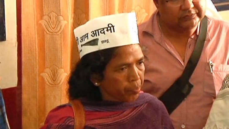 Acid attack: AAP leader Soni Sori flown to Delhi for treatment
