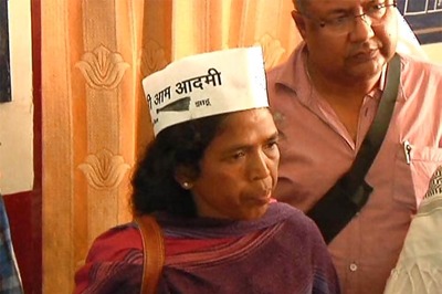 Acid attack: AAP leader Soni Sori flown to Delhi for treatment