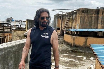 Suniel Shetty Walks the Streets of Dharavi With Swagger, Fans Say 'He's Never Getting Old'