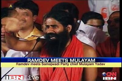 Ramdev meets Mulayam, seeks SP support