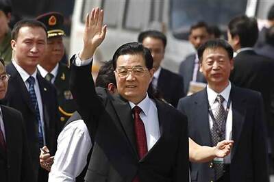 Hu Jintao arrives in India, to meet Manmohan