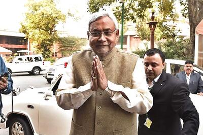 Nitish Sets Target to Construct Toilets in Villages by 2019