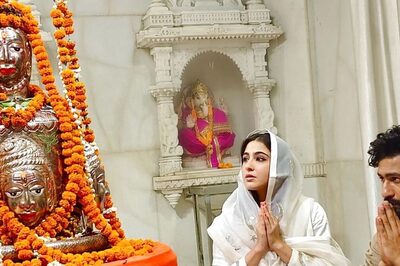 Sara Ali Khan, Vicky Kaushal Visit Lucknow, Offer Prayers To Lord Shiva Ahead of ZHZB Release