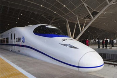 World's fastest train link starts operation in China