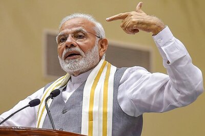 Why PM Modi's Clampdown on E-commerce May Not Win Back Votes of Small Retailers