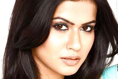 Tamil actor Sharmiela shoots with holiday spirit for 'Goa'