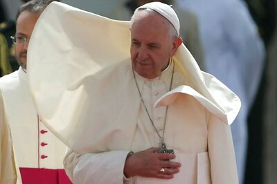 Pope Cancels Audiences for Third Day with Apparent Cold, Continues to Work from His Residence