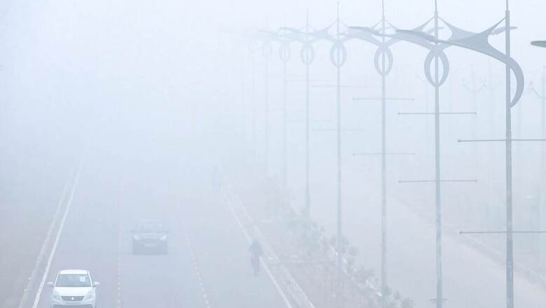 North India Shivers in Winter Chill; Delhi Records 'Cold Day' as Hills See Widespread Snowfall