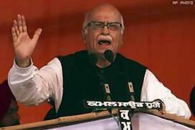 Advani urges Hegde to withdraw resgination