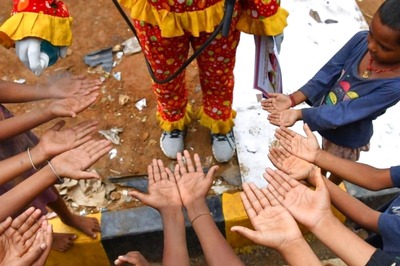 Mumbai Social Worker Dressed as Clown is Helping Kids in Slums Fight Covid-19