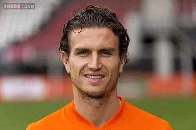 Dutch World Cup defender Janmaat joins Newcastle