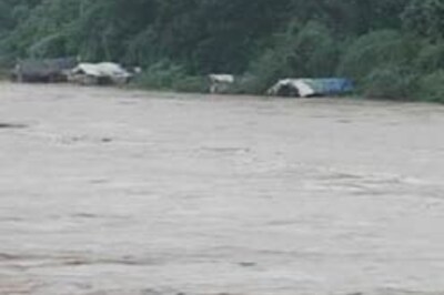 Army called in Ahmedabad, 400 people marooned in Bavda
