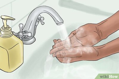 How to Clean an Umbilical Cord Stump on a Newborn Baby