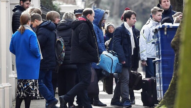 Expelled American Diplomats Leave US Embassy in Moscow