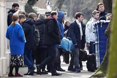 Expelled American Diplomats Leave US Embassy in Moscow