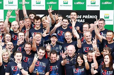 Vettel committed to Red Bull after third title