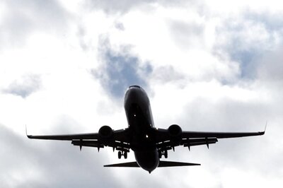 Man in Underpants Runs onto Atlanta Tarmac, Pounds on Plane Windows