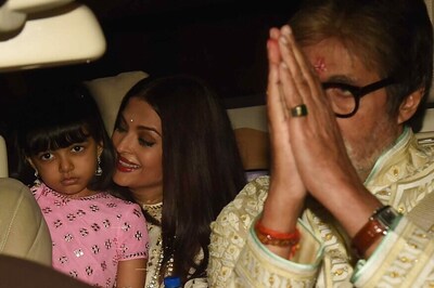 This Photo of Aishwarya Rai Celebrating Her Birthday With Family, Friends is Heart-warming