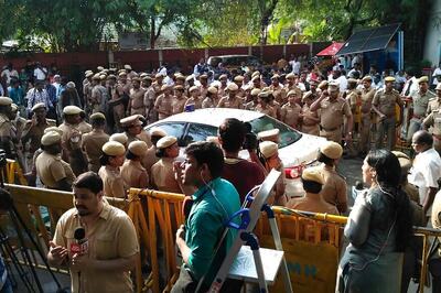 Security Hiked at Kerala-TN Border as Jayalalithaa Critical