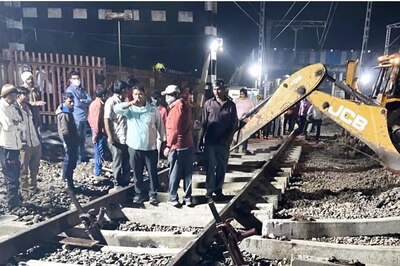 14 Outstation Trains Cancelled as Indian Railways to Hold 24 Hours Mega Block Today; Check Mumbai Local Train Details